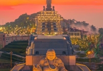 Khai quang tượng Phật Di Lặc