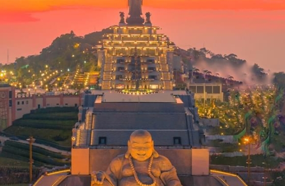 Khai quang tượng Phật Di Lặc